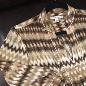 Banana Republic Blouse S can fit M